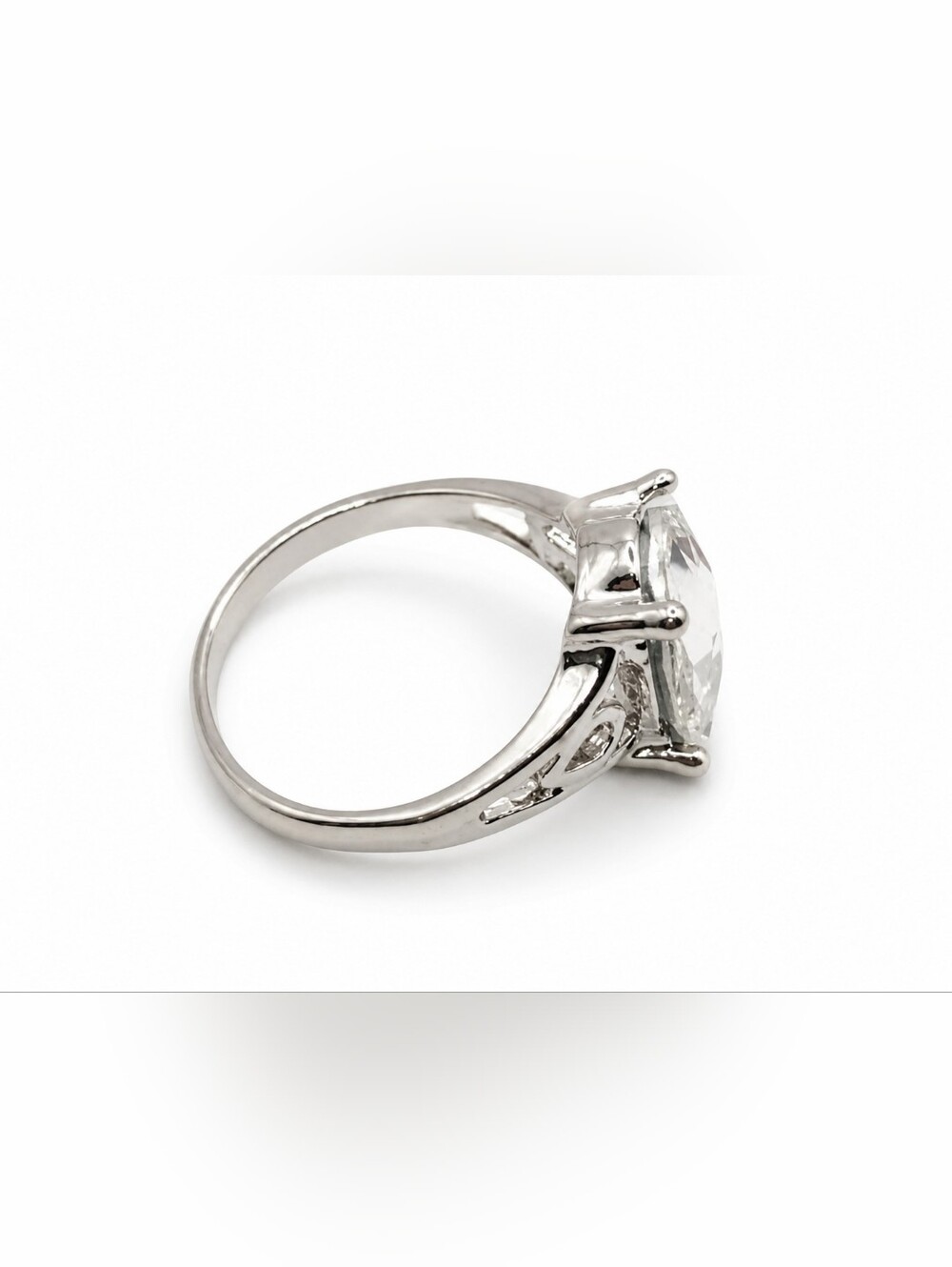 Women's Clear Crystal Alloy Silver Tone Ring Size 9.5 US - Picture 2 of 3
